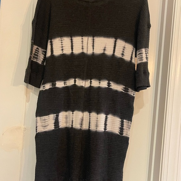 We The Free Black and White Tie-Dye Sweater with pockets - Picture 2 of 6